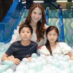 นันทนัช มงคลรัตนชาติ กับลูกๆ อัครัช-พิมพ์พิศา มงคลรัตนชาติ